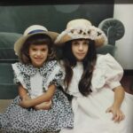 Luciana Sismondi Instagram - Hola Luchiii 💜 Hay que escuchar al niño que fuimos un día y que existe dentro de nosotros. Ese niño entiende de momentos mágicos! Feliz día del niño para todos!!! 1- Con mi primer perrito “Willy” 2- Listas para salir con mi hermana 😂 3- Haciendo la publicidad de la farmacia de mi mamá 4- Cuando gané mi primer trofeo en gimnasia artística 5- siempre amando a la naturaleza