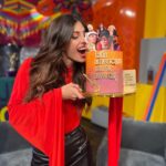 Luciana Sismondi Instagram - Un vistazo a lo que pasó hoy en @cuentameloyaof en donde estuve con ese equipo maravilloso y pude llevarles esta sorpresa como recordatorio del día, lugar y hora de los @latinamas! ⚡️¿Están listos para el evento que tendrá lo mejor de la música latina? Latin American Music Awards. Sábado 27 de abril a las 9pm por @canalestrellas!!!😮‍💨