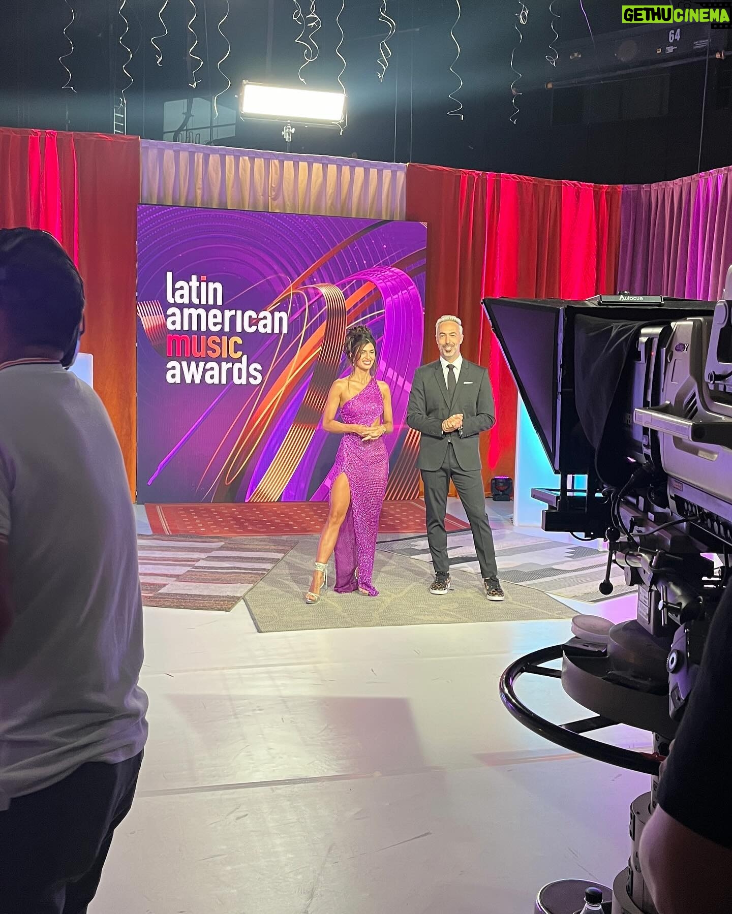 Luciana Sismondi Instagram - 7 instantes en los @latinamas!! Un momento y una oportunidad que esperé mucho tiempo y con emoción. Gracias a todos los que hicieron esto posible y confiaron en mí. Latin American Music Awards por @canalestrellas. Una experiencia inolvidable! 💕💥