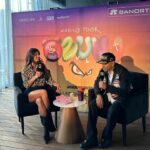 Luciana Sismondi Instagram - @ozuna esta en México y se siente!! Un sueño hecho realidad poder entrevistar a este exitoso artista que sí o sí los ha hecho bailar con esos hitazos. Platicamos sobre su gira en México que va a ser en Mayo con conciertos sold out! No se la pierdan por @_quenewstelehit @telehit_musica ⚡️🔥💥