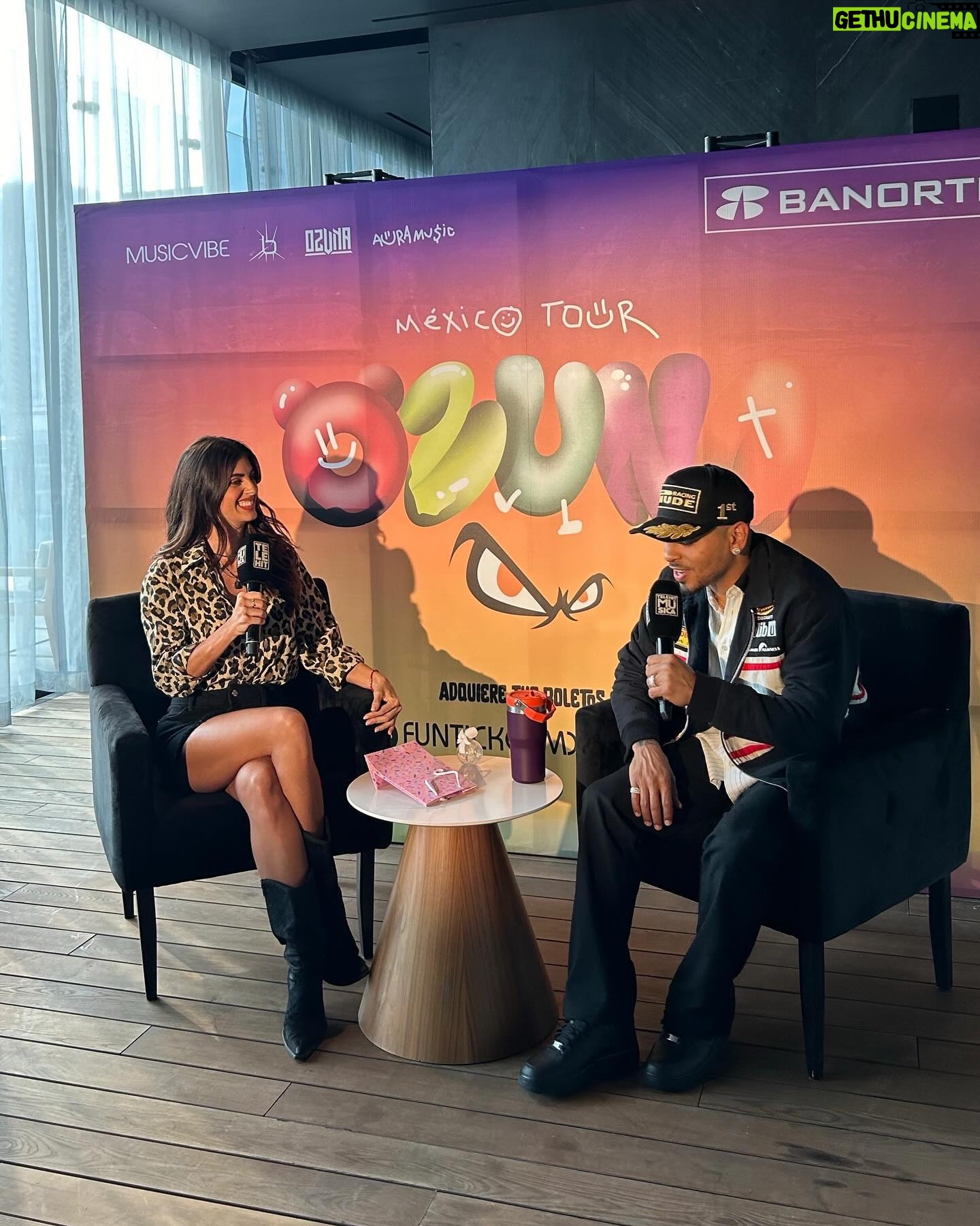 Luciana Sismondi Instagram - @ozuna esta en México y se siente!! Un sueño hecho realidad poder entrevistar a este exitoso artista que sí o sí los ha hecho bailar con esos hitazos. Platicamos sobre su gira en México que va a ser en Mayo con conciertos sold out! No se la pierdan por @_quenewstelehit @telehit_musica ⚡️🔥💥
