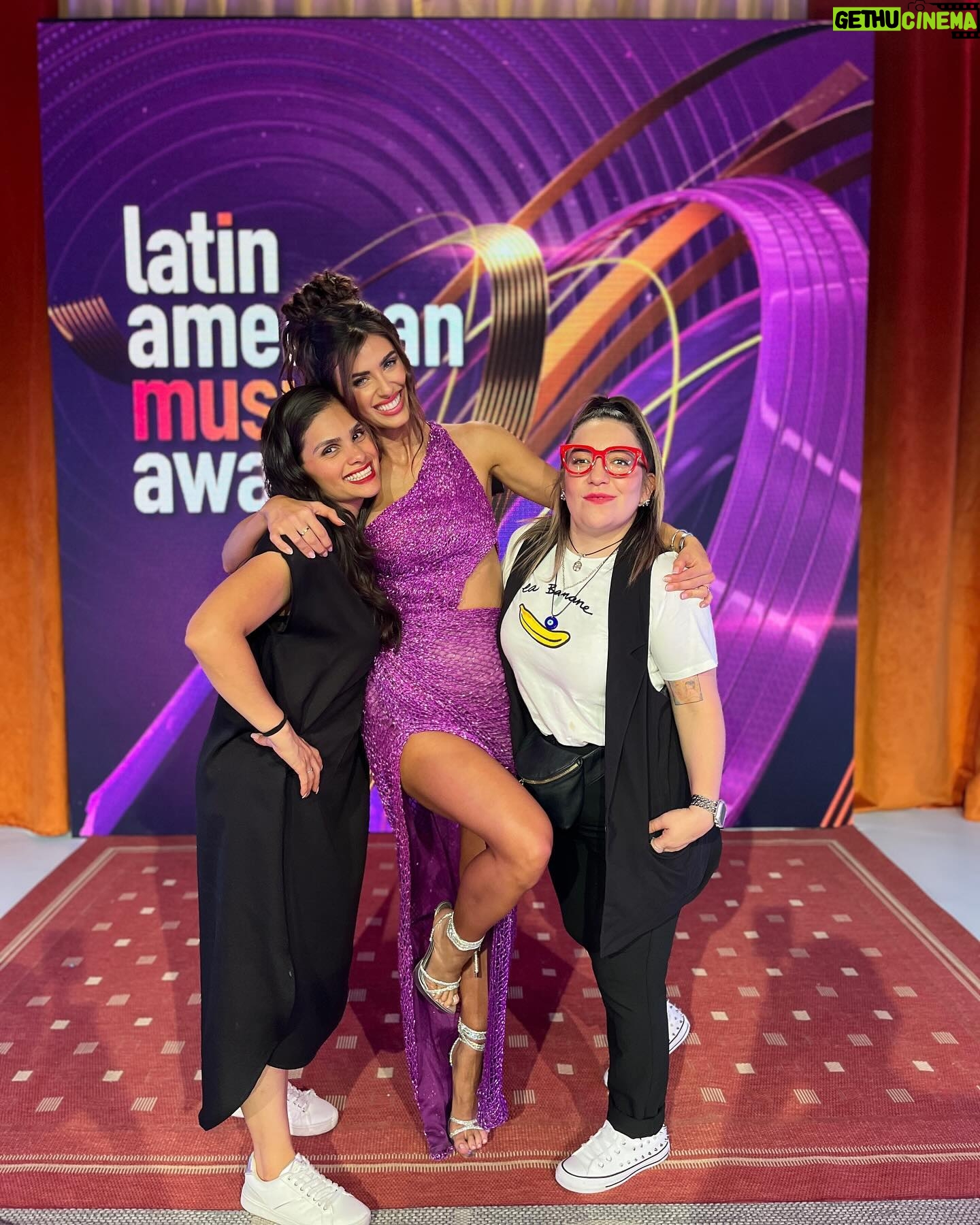 Luciana Sismondi Instagram - 7 instantes en los @latinamas!! Un momento y una oportunidad que esperé mucho tiempo y con emoción. Gracias a todos los que hicieron esto posible y confiaron en mí. Latin American Music Awards por @canalestrellas. Una experiencia inolvidable! 💕💥