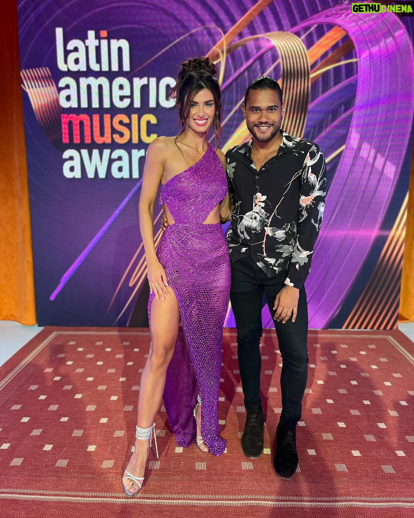 Luciana Sismondi Instagram - 7 instantes en los @latinamas!! Un momento y una oportunidad que esperé mucho tiempo y con emoción. Gracias a todos los que hicieron esto posible y confiaron en mí. Latin American Music Awards por @canalestrellas. Una experiencia inolvidable! 💕💥