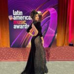 Luciana Sismondi Instagram - ¿Ya están listos para la noche de hoy?💥💥💥💥 Díganme qué opinan de este vestidazo de @victoryjesse @george_figueroa @latinamas hoy a las 9pm por @canalestrellas! Make up: @dejaniraramirez Pelo: @jaquelinenovam Bronceado @sunlaboficial
