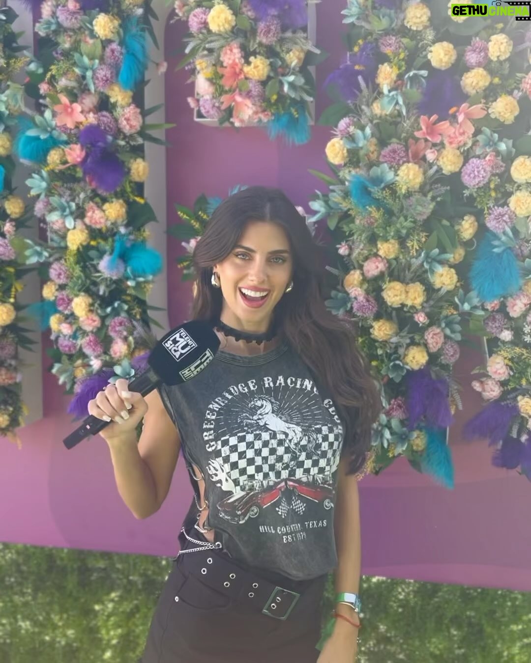 Luciana Sismondi Instagram - Momentos insuperables en Costa Rica durante el @picnicfest con @telehit_musica. Literalmente PURA VIDA 🌴 Amando cada segundo de mi trabajo 👊🏻 🎶