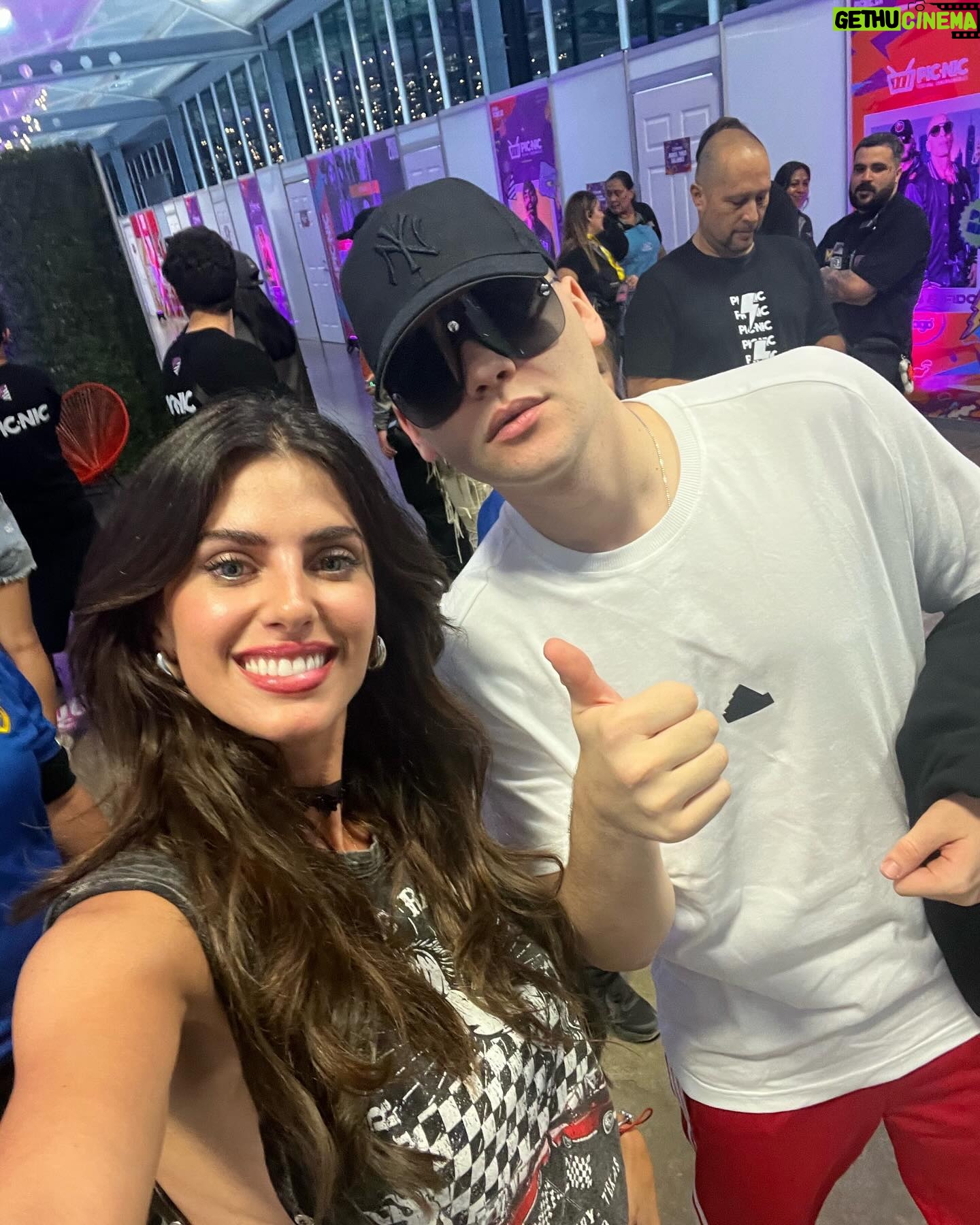 Luciana Sismondi Instagram - Momentos insuperables en Costa Rica durante el @picnicfest con @telehit_musica. Literalmente PURA VIDA 🌴 Amando cada segundo de mi trabajo 👊🏻 🎶