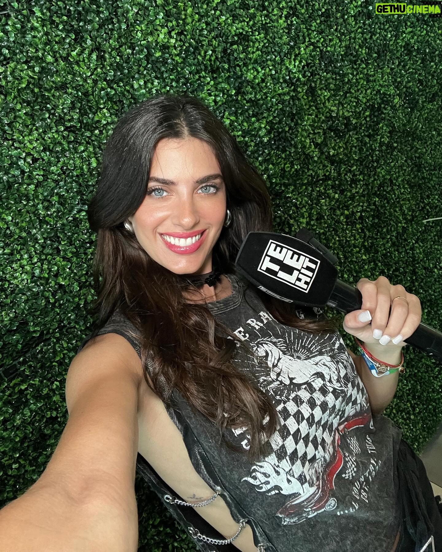 Luciana Sismondi Instagram - Momentos insuperables en Costa Rica durante el @picnicfest con @telehit_musica. Literalmente PURA VIDA 🌴 Amando cada segundo de mi trabajo 👊🏻 🎶