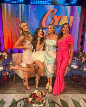 Luciana Sismondi Instagram - Nada que me emocione más y me haga tan feliz que ser parte del equipo de @cuentameloyaof!⚡️🤍💫 A disfrutar al máximo cada momento, cada oportunidad y cada día!!!!

Stylist: @laustyling
Aretes: @mardesal.shop