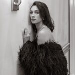 Luciane Buchanan Instagram - Thank you to the @capeusa team for such a wonderful, inspiring evening celebrating API women & non-binary in entertainment, specifically @peakpasifika co-founder/showrunner and all round Samoan badass @dledouxm 👊🏽🌺 Every recipient left us all so moved to keep killing it in our fields, honoring our ancestors and knocking down those zzz doors. I feel so lucky standing with you 🤯 The PI film community here is small (but mighty) and I can’t wait for the following years to have more us repping out hurrr! 🌊 Thank you again to @benjaminholtrop for dressing me in all API drip and bringing the dr~a~ma to these hotel walls 😂🦚✨