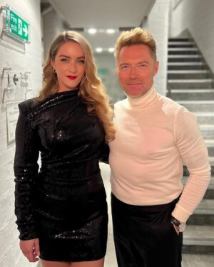 Lucie Jones Instagram - Merry Christmas from The London Palladium, where I had the pleasure of duetting with the one and only @rokeating last night 🎄 thanks for having me @magicfm and merrrrry christmas!