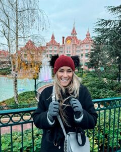 Actress Lucie Jones HD Instagram Photos and Wallpapers June 2024