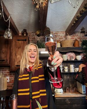 Lucie Jones Instagram - I’m in Harry Potter HEAVEN (I’m a grown up… promise) @shanayholmes is my hero I love you shwife! ♥️
