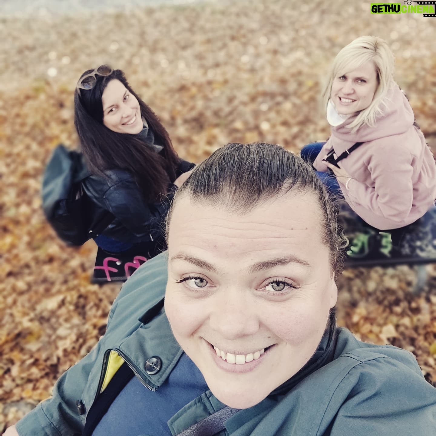 Lucie Polišenská - 4.3K Likes - @magmach @svatbyprema kafíčko na Kampě!!!! A se mnou moje dvojMájí! Třetí Mája @marie_stipkova chybí ,asi někde tvoří hodnoty! Sobota jako vymalovaná a moje ŠUMPERSKÉ holky!!! Musíme si to udělat hezký!❤️❤️❤️❤️