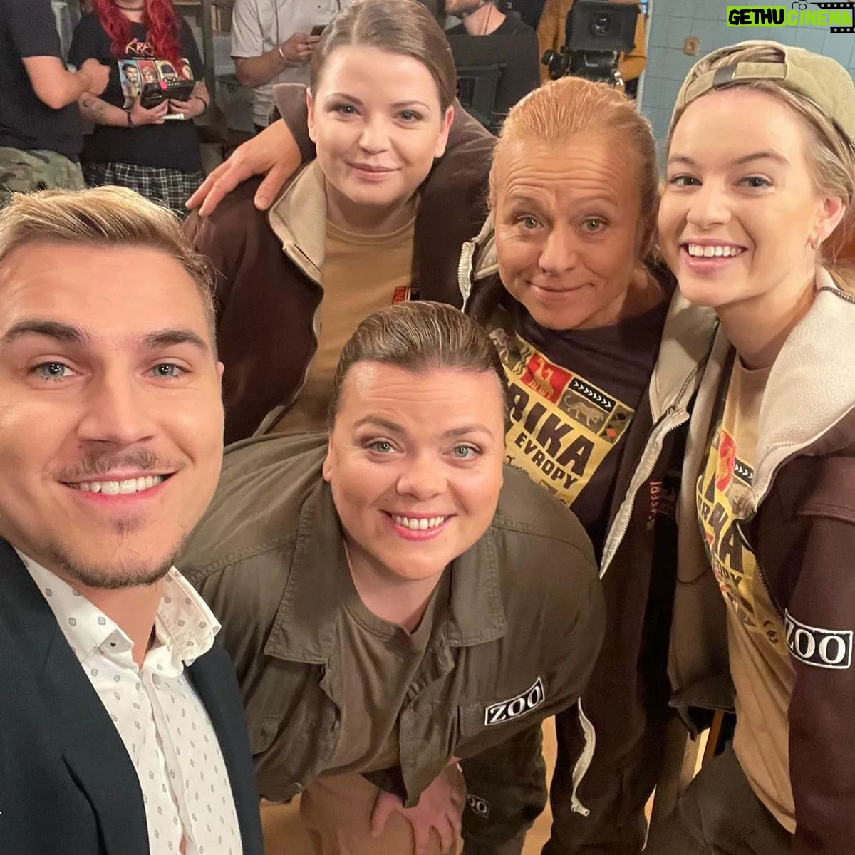 Lucie Polišenská - 5.6K Likes - @davidgransky @michaela.pechackovaa @berenika.suchankova Takové pěkné Zoo ráno.😋 David si myslí,že jsme jeho harém,ale já bych to nazvala 4 princezny a jeden pohunek 😂😘😘😘