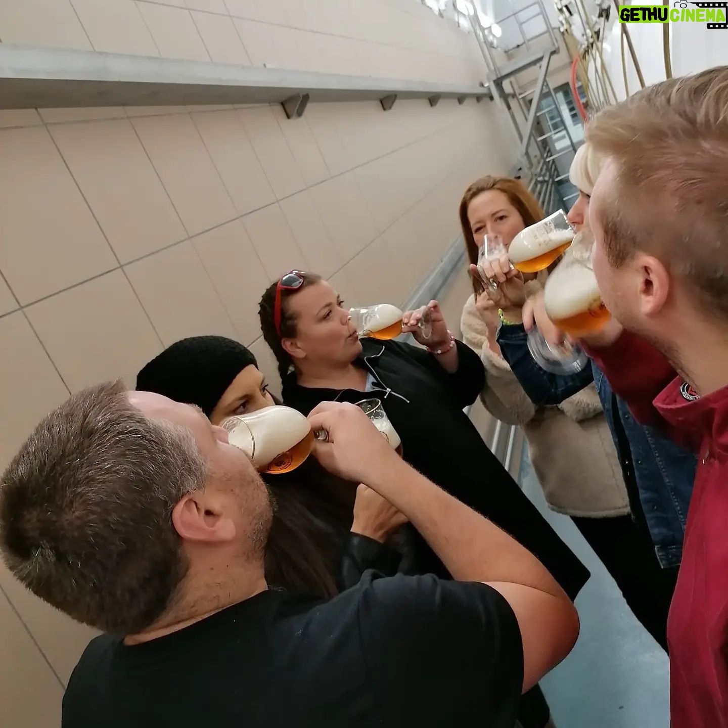 Lucie Polišenská - 4.8K Likes - @pivovar_holba @petrhonig @netopeirac @filip.kankovsky Nejlepší akce na světě. Prohlídka pivovaru,ochutnávka a pak kytary, pivo a zpívání. Kamarádi jste nejlepší a těším se až se zase sejdeme. A moc děkujeme pivovaru Holba, že nás úžasně pohostili. ❤️❤️❤️❤️ Děcka, to bylo božííí😘😘😘😘
