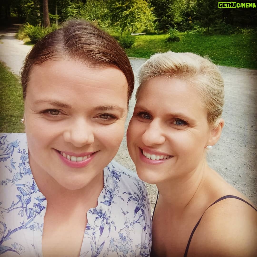 Lucie Polišenská - 5.5K Likes - @svatbyprema @netopeirac #svatba NA MORAVSKÉ SVATBĚ! Tak se nám ta naše Barča vdala. Bylo to krásné,ale ty posvatební rána jsou prostě náročná 😉😉😉🥰🥰🥰