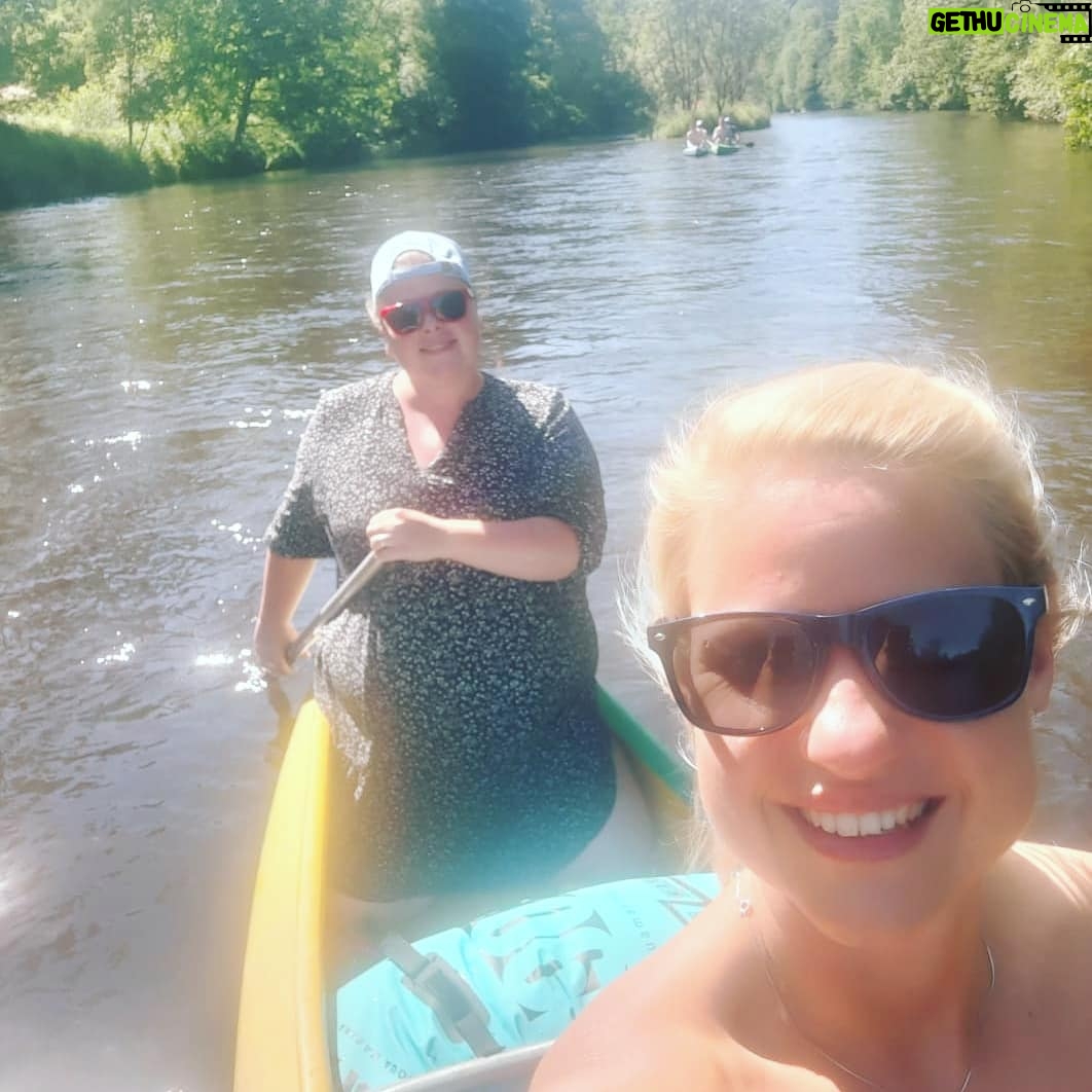 Lucie Polišenská - 8.6K Likes - @svatbyprema A dneska tu máme jeden fotoromán z minulého týdne 🤪 jmenuje se "jak jsme jeli na vodu ". Bylo to opět krásné a očistné. S mojí letitou kamarádkou Markétkou je vždy o zábavu postaráno. Myslím,že jde vidět, jak jsme den ode dne čerstvější😂😂😂