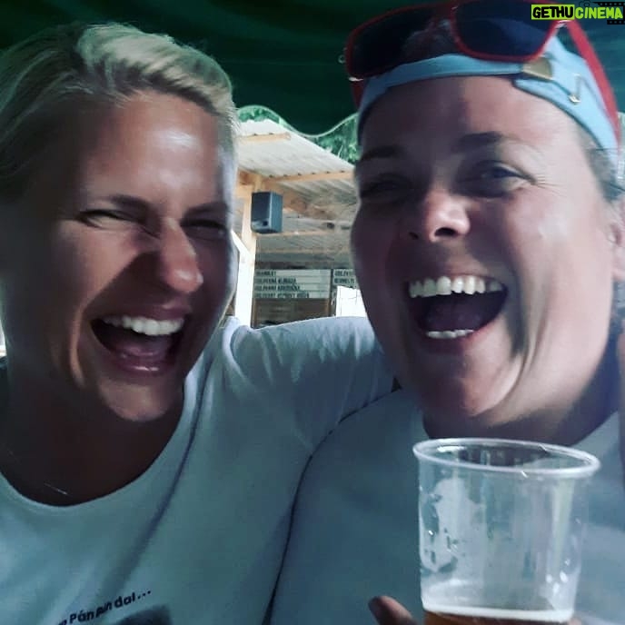 Lucie Polišenská - 8.6K Likes - @svatbyprema A dneska tu máme jeden fotoromán z minulého týdne 🤪 jmenuje se "jak jsme jeli na vodu ". Bylo to opět krásné a očistné. S mojí letitou kamarádkou Markétkou je vždy o zábavu postaráno. Myslím,že jde vidět, jak jsme den ode dne čerstvější😂😂😂