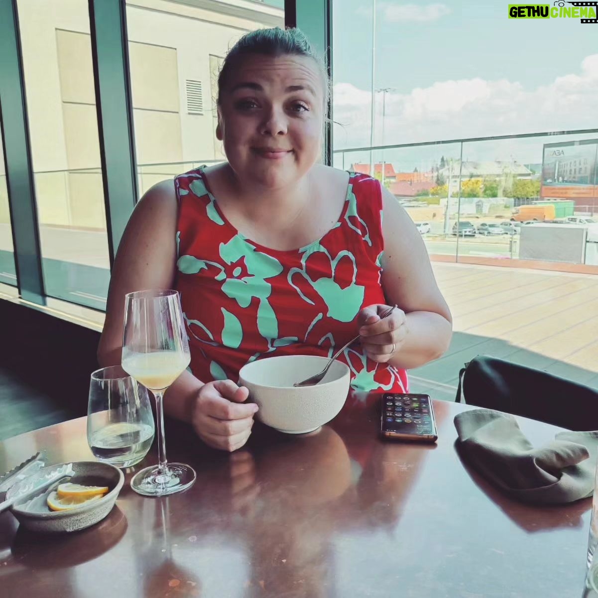 Lucie Polišenská - 6.9K Likes - @premekforejt Dnešní krásný den!!!! Návštěva skvělé restaurace a potkání se s Přémou. ❤️❤️❤️ Taťka si čvachtal ještě odpoledne. Těším se na další návštěvu Olomouce🤗🤗🤗