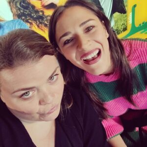 Lucie Polišenská Instagram - @evabureshsalvatore Není nad to podepsat si takhle při sobotě s Evičkou asi tisíc kartiček 🤦🤗🤗🤗