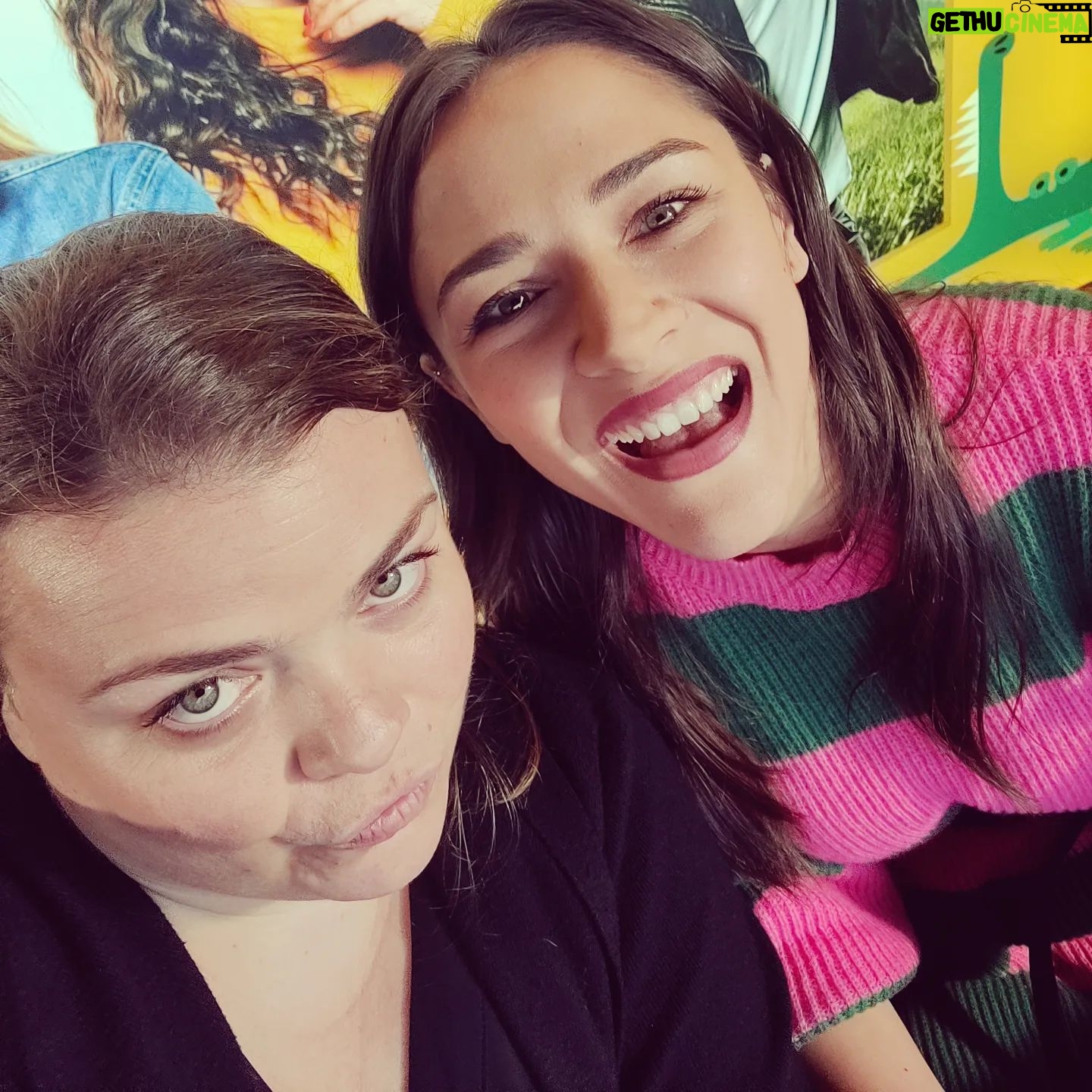 Lucie Polišenská - 9.2K Likes - @evabureshsalvatore Není nad to podepsat si takhle při sobotě s Evičkou asi tisíc kartiček 🤦🤗🤗🤗