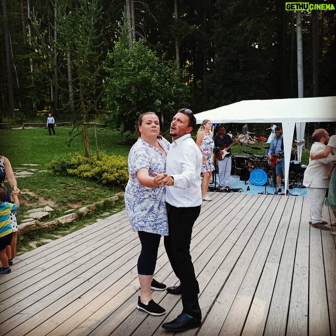 Lucie Polišenská - 5.5K Likes - @svatbyprema @netopeirac #svatba NA MORAVSKÉ SVATBĚ! Tak se nám ta naše Barča vdala. Bylo to krásné,ale ty posvatební rána jsou prostě náročná 😉😉😉🥰🥰🥰