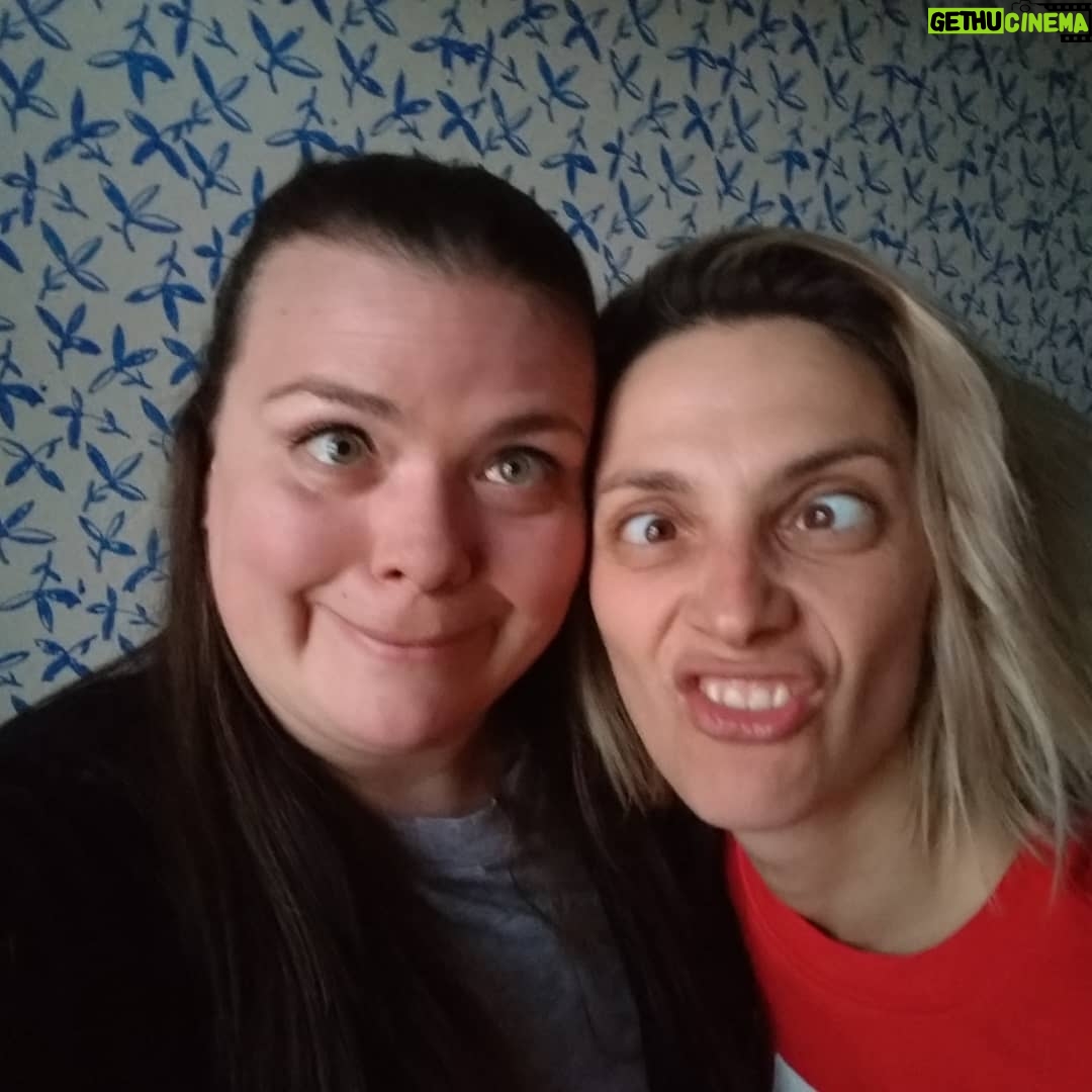 Lucie Polišenská - 8.5K Likes - @barbora_polakova_ofiko setkání bývalých spolubydlících 😂 veselý koblížek a mírně opožděná zpěvačka 😘