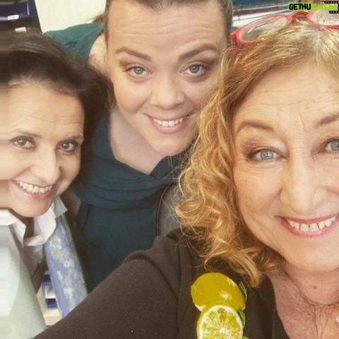 Lucie Polišenská - 5.2K Likes - @halinapawlowska_official @prima_zoo Konečně pořádné ženy!!😊 Halina má narozeniny,tak byl i dortík. Taková pěkná neděle. Halina má hlavně moc pěkné citrónky!🍋🍋🍋