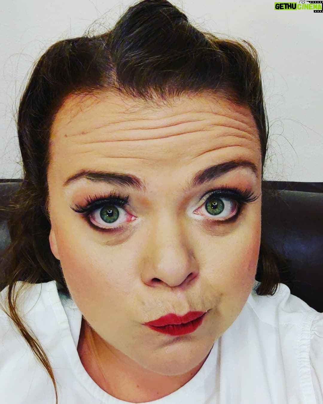 Lucie Polišenská - 5.7K Likes - Dneska první Kytice v sezoně 💐💐💐💐