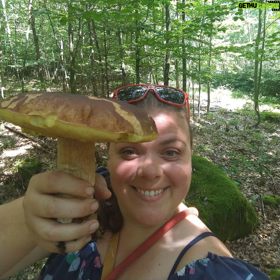 Lucie Polišenská - 11.2K Likes - Na to se dá říct jenom jedno slovo ROSTOU!!! Nejradši mám když pak jdu pyšně vesnicí a připadám si hrozně důležitě😂😂😆😆 houbičkyyyyy