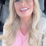 Lucie Borhyová Instagram – V Kostelci nad Černými lesy proběhlo už tradiční Červeno-modré zpívání, kterým se deváťáci loučí se školou a spolužáky. My si moc vážíme dlouhodobé podpory Nadačního fondu LuckyBe❤️Letos se vybrala nádherná částka 51 600 korun🫶DĚKUJEME!!! Peníze budou vloženy na transparentní účet Nadačního fondu LuckyBe, který dlouhodobě pomáhá Neonatologickému oddělení Fakultní nemocnice Bulovka, jehož patronkou je @lucie.borhyova🍀🙏🏻Opět to byl krásný večer plný pozitivní energie🌞 #nadace #zpivani #dekujeme #radost #pomoc #podpora #charita #dekujeme #LB #nadace #luckybe #by #lucieborhyova @fakultni_nemocnice_bulovka