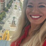 Lucie Borhyová Instagram - Všechno nejlepší milé @raaaadio_impuls 🥳🎉 a děkuji moc za pozvání na Vaši úžasnou oslavu ke krásným 25. narozeninám ❤️🥂Rádio Impuls dnes slaví a pro posluchače si připravilo projekt s názvem 25 Impulsů z muzea. Jde o maraton rozhovorů s pětadvaceti osobnostmi současnosti z kopule Národního muzea v Praze, které se vysílají během jediného, narozeninového, dne a to právě dnes🎤🤗 Tak si to nenechte ujít! #narozeniny #radio #impuls #oslava #maraton #rozhovory #narodnimuzeum #kopule #praha