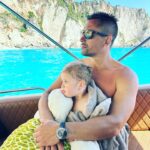 Lucie Šafářová Instagram - Všechno nejlepší všem tatínkům!🥳 @tomasplekanec děkujeme, že tě máme! Tolik akce, výletů, stejků, jízd na kole, na lyžích, na lodi, na koloběžkách, na bruslích, v bazénu, na tenise, na badmintonu, na pinecu, na horách, na pláži, v lese…1,2,3,4 děti, nikdy s tebou není nuda! 🙃😁 40tka na krku, tak co dodat? Udrž tempo! 😘😘 Předehnat dědu Milana bude těžký! 🤣 #milujemetě #rodina #nejtáta Happy father’s day!!!