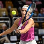 Lucie Šafářová Instagram - První vítězství v legendách.😅 Zahrát si v krásné hale se super atmosférou bylo potěšení! Dnes proti @anett_kontaveit! #legendy #zpetnakurtu Fun to be back on court im front of nice crowd at lovely @luxladiestennismasters! Today against @anett_kontaveit. 🙂 #legends #backoncourt