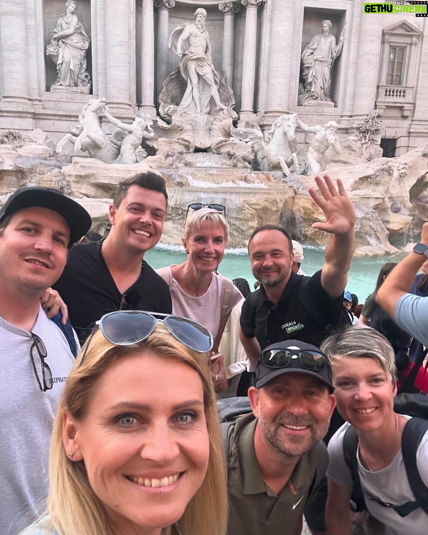 Lucie Šafářová Instagram - Řím ❤️ bylo to fajn! Tohle město asi nejde nemilovat.. snad se to i divákům @canalplussportczsk líbilo! Mě se natáčelo s týmem skvěle! Teď už se těším domů na rodinku a hokej! 🙃 Ciao Italia! Rome ❤️ always special! Was fun to see italian fans making amazing attendance at @internazionalibnlditalia , eat gelato, pasta, mozzarella and ☕️😍! Loved it all! Ciao until next time!