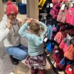 Lucie Šafářová Instagram - Už se moc těším na letošní hory! Letos vyrážíme celá rodina! Vyrazili jsme pro výbavu do @intersport.cz ! Kde nakupujete vy? Loni jsem tam malé koupila skvělé boty na zimu. Lehké, nepromokavé a teplé. 👍🏻 Letos to budou věci na svah! Přeji vám pěkné zimní dny a všem lyžařům skol! 🙃🎿☃️⛷️