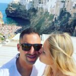 Lucie Šafářová Instagram - Všechno nejlepší všem tatínkům!🥳 @tomasplekanec děkujeme, že tě máme! Tolik akce, výletů, stejků, jízd na kole, na lyžích, na lodi, na koloběžkách, na bruslích, v bazénu, na tenise, na badmintonu, na pinecu, na horách, na pláži, v lese…1,2,3,4 děti, nikdy s tebou není nuda! 🙃😁 40tka na krku, tak co dodat? Udrž tempo! 😘😘 Předehnat dědu Milana bude těžký! 🤣 #milujemetě #rodina #nejtáta Happy father’s day!!!