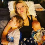 Lucie Šafářová Instagram - Všem úžasným maminkám přeji vše nej! Já děkuji za tu svou nejlepší maminku na světě a jsem vděčná, za ty své dvě zlobidla! ❤️🥰 #denmatek Happy mothers day to all amazing moms! I’m so grateful for my wonderful mom and thankful for my two little pumpkins! 🙏🏻❤️ #mothersday