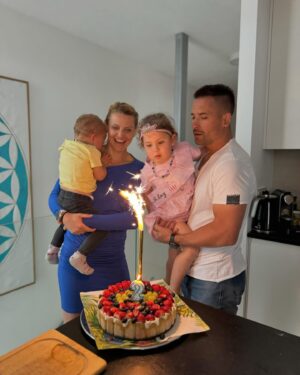 Lucie Šafářová Instagram - #2 roky plné radosti s tebou! Všechno nejlepší Oliverku! 🥳🎂❤️ Ať jsi pořád takové naše sluníčko! 
#oslava #2 #Oliver 

Happy birthday to our little boy! 🥳🎂❤️
 #Oliver #2 #birthday