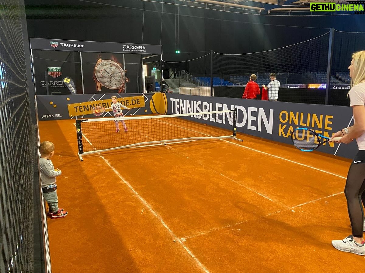 Lucie Šafářová Instagram - Jak se vám líbí live studio Match Point s @canalplussportczsk ? My si to tam užili moc! Stuttgart je prostě parádní turnaj po všech stránkách! No a s Beth je vždy akce a sranda! @matteksands thank u for inspiring Lea not only in tennis but especially fasnion! 🤩Uncle @sandsjustin is new fav and it was great to catch up with everyone! Stuttgart is one of the best tournaments on tour! #thankyou