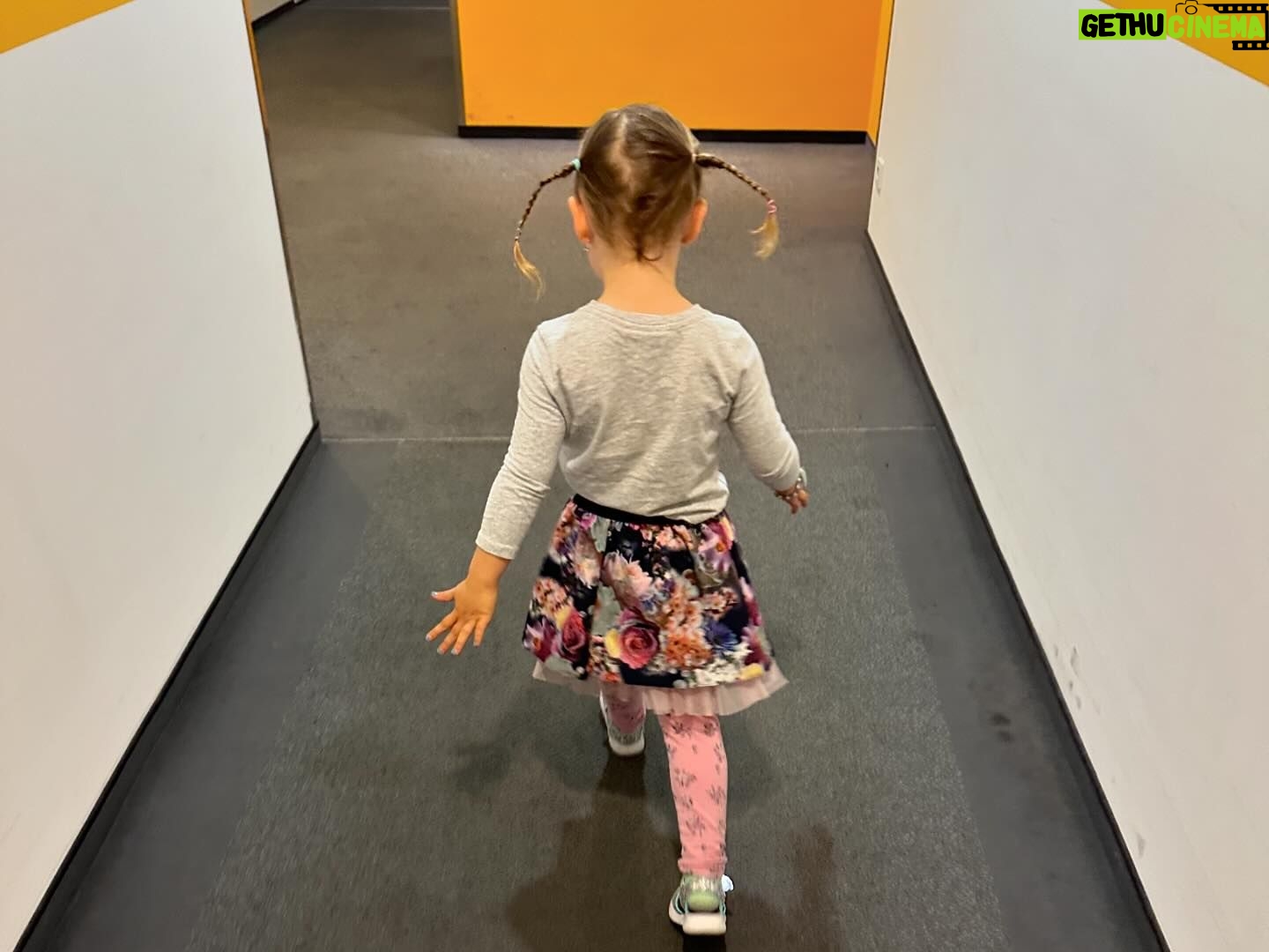 Lucie Šafářová Instagram - Jak se vám líbí live studio Match Point s @canalplussportczsk ? My si to tam užili moc! Stuttgart je prostě parádní turnaj po všech stránkách! No a s Beth je vždy akce a sranda! @matteksands thank u for inspiring Lea not only in tennis but especially fasnion! 🤩Uncle @sandsjustin is new fav and it was great to catch up with everyone! Stuttgart is one of the best tournaments on tour! #thankyou
