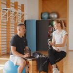 Lucie Šafářová Instagram - Dodržte své předsevzetí a vyhrajte🤞🤞Dáváte si předsevzetí? A jakou máte úspěšnost v jejich udržení celý rok? 😅 Já chci zase nakopnout zdravý jídelníček a imunitu v tomhle zimním období! Základ je nedávat si laťku moc vysoko a mít správnou motivaci! A s tou vám můžu trochu pomoci. 😁 Mám pro vás soutěž s Notinem! Napište mi do komentáře, jaké je vaše předsevzetí a sledujte můj profil a @notino_cz! Ve hře je voucher pro jednoho z vás v hodnotě 1000 Kč na každý měsíc po celý rok u @notino_cz na sekci Zdraví! Tam si vybere každý to své teď tam najdete i pár fajn tipů, jak ta předsevzetí chytit za správný konec! ! 💪🏻😋 A video je z léta, tak ať to dáte aspoň tam! 🤛🏻 #zdravakrasaxnotino @notino_cz #notinomonthofhealth #ad
