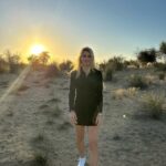 Lucie Šafářová Instagram - Poprvé na turnaji v jiné roli s @canalplussportczsk .🎤📺 Po 4 letech na kurtu trénink #teambucie a dlouhý rozhovor s Beth pro Advantage!🎾 Na ten se brzy můžete těšit! Poprvé týden bez dětí s @tomasplekanec. 😇 To bylo asi nejtěžší. Ještě, že mám nej babičku a tetu na světě! 🙏🏻🙏🏻 Naspala jsem 100000hodin a nikdo mě nebudil, to byl pecka! No a teď zase zpět do reality! 😁 #dubaj #emiraty #turnaj #kamosi #rozhovory #studio #fajnparta First time on tournament in a different role. 🎤📺 Great to see old friends! 🙃 Had a blast on the court as #teambucie and long interview with @matteksands full of laughter! (As always) First week without kids, that was tough and great as well! So much sleep! 😁 So now it’s time to go back to reality again! 😅 #dubai #emirates #tournament #fun