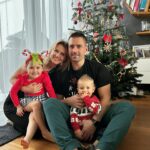 Lucie Šafářová Instagram - 🎄🥂 #veselévánoce #merrychristmas🎄 @lucie.safarova