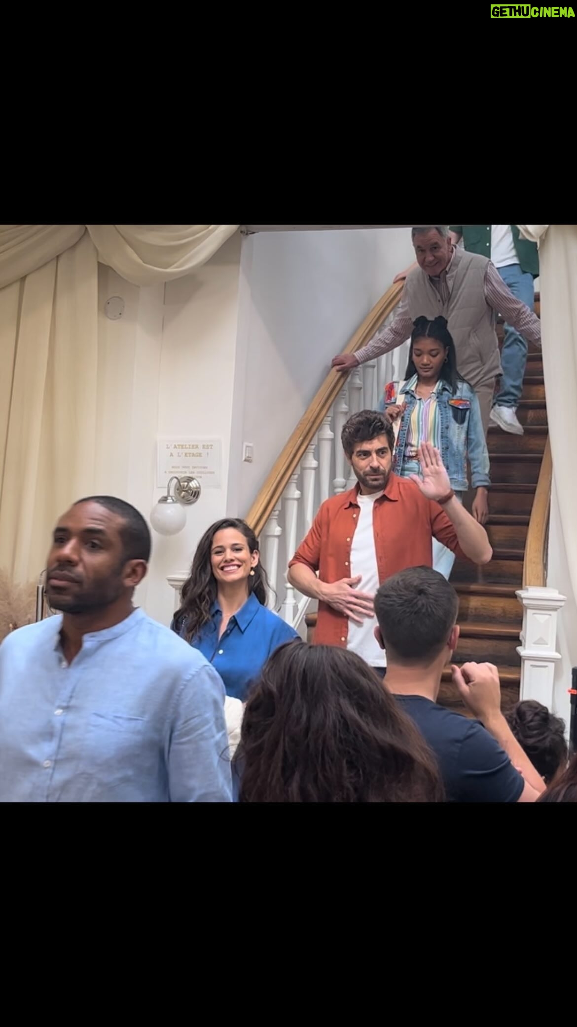 Lucie Lucas Instagram - Devinez qui a repris le chemin des plateaux de tournage ? Excitation ultime 🤗 viva la familia 💕🙏✨ @agustingaliana @loupdenis.elion @carolerichertofficiel @jean.dell @lily_soaa @thomas_chomel #clem #tournage
