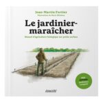 Lucie Lucas Instagram - Il y a quelques jours nous avons eu l'immense l’honneur et le plaisir gigantesque d’accueillir @jeanmartinfortier chez nous, à la @fermedelavillelambert . Il est venu découvrir notre projet et nous apporter son expertise inégalable 😊 Merci à lui pour ses conseils si précieux, ses encouragements si énergisants et sa bienveillance si généreuse 🙏 Il nous a conforté dans l’idée que même si le chemin est long, nous sommes sur la bonne voie et notre vision est juste. Merci pour tout le courage que tu as regonflé en nous Jean-Martin ! Et pour la fierté qui fleurie dans un coin de nos coeurs depuis ton passage et qui nous réchauffe après tous les sacrifices et toutes les difficultés qu'il a fallu affronter pour en arriver là. Merci aussi et encore à Jean-Martin et ses équipes de m’avoir invitée à prendre part à sa conférence sur les microfermes à l’ @academieduclimat à l'occasion de la sortie de son nouveau livre Microfermes 🙏 un débat vraiment passionnant sur les perspectives vertueuses d’une agriculture sur petite surface et sur l’importance d’une rénovation profonde de notre politique agricole ! Je vous mettrai plus de détails bientôt en story 😉 Des bisous à tous et bon week-end ! ❤️ #jeanmartinfortier #permaculture #microferme #biointensive