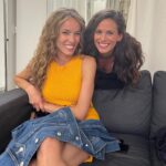 Lucie Lucas Instagram - Ça y est enfin, je peux vous annoncer la sortie du prochain Clem !!! Le 6 novembre à 21h10 sur @tf1 , soirée spéciale retrouvailles 🤗 On ne sait pas encore si elle sonnera la fin de nos aventures ensemble, mais je peux vous dire que vous allez adorer ces 2 épisodes ! Quand j'ai su que j'aurais le bonheur de retrouver @victoria.abril.officiel , je me suis vraiment demandé ce que les scénaristes avaient pu imaginer comme idée crédible pour nous permettre de jouer ensemble à nouveau…et je n'ai pas été déçue en lisant les scénarios ! Un beau mélange de rires et d'émotions vous attendent et nous on s'est vraiment régalés à tourner cette soirée si spéciale ! 😜🙃🥰 Pleins de photos à venir sur mon compte d'ici le 6 novembre... Prenez soin de vous !! Des bisous 😚✨️ #clem #clemserie #serie #tf1 #retrouvailles #famille