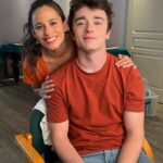 Lucie Lucas Instagram - Ça y est enfin, je peux vous annoncer la sortie du prochain Clem !!! Le 6 novembre à 21h10 sur @tf1 , soirée spéciale retrouvailles 🤗 On ne sait pas encore si elle sonnera la fin de nos aventures ensemble, mais je peux vous dire que vous allez adorer ces 2 épisodes ! Quand j'ai su que j'aurais le bonheur de retrouver @victoria.abril.officiel , je me suis vraiment demandé ce que les scénaristes avaient pu imaginer comme idée crédible pour nous permettre de jouer ensemble à nouveau…et je n'ai pas été déçue en lisant les scénarios ! Un beau mélange de rires et d'émotions vous attendent et nous on s'est vraiment régalés à tourner cette soirée si spéciale ! 😜🙃🥰 Pleins de photos à venir sur mon compte d'ici le 6 novembre... Prenez soin de vous !! Des bisous 😚✨️ #clem #clemserie #serie #tf1 #retrouvailles #famille