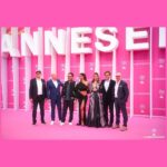 Lucie Lucas Instagram - Ce week-end j’étais au festival @canneseries pour presenter la série Cannes Confidential que nous avons tourné cet été avec les sublimes @instashym et @imjamiebamber , réalisée par @camille_delamarre et que vous pourrez bientôt voir sur @tf1 ✨ Excitation de présenter cette nouvelle série internationnale dont on est très fiers, joie de constater le super accueil qu’elle a reçu auprès de la presse et des spectateurs, bonheur total de retrouver une équipe que j'affectionne autant...mais aussi immense fierté de présenter officiellement ma fille aînée Lilou sur le pink carpet ❤️🙏 Je me sens profondément chanceuse de pouvoir passer des moments privilégiés en tête à tête avec chacun de mes enfants, qu'ils comprennent mieux mon travail et qu'ils apprennent le monde autrement qu'à l'école... Et pour nous le voyage ne fait que commencer… Après avoir prit le train pour Cannes pendant 12h nous voilà reparties pour l’Italie, 2 pays 2 ambiances... Ce ne sera pas pour des vacances ni pour des paillettes mais pour des aventures solidaires que nous vous partagerons bientôt 😉🤗 Des bisous les copeines 😚✨❤ #cannesseries #festival #cannes #pinkcarpet #cannesconfidential #serie #tv #tf1 #voyage #solidaire #italie