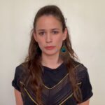 Lucie Lucas Instagram - Pâques c’est la célébration de victoire de la vie sur la mort... Joyeuses fêtes les copeines 🙂 Vidéo de @partager_cest_sympa 🙏 @soulevements.de.la.terre